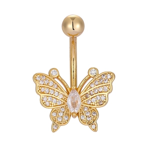 Makroaufnahme des Schmetterling-Bauchnabelpiercings aus 316L Edelstahl mit Zirkonia-Steinen