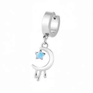 Orecchino a cerchio in acciaio argento con pendente luna e stella blu con nappe