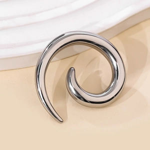 Spirale d'oreille en forme d'escargot en acier inoxydable poli argenté au fini lisse