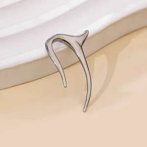 Μίνιμαλ σκουλαρίκι ear cuff από ατσάλι 316L με αφηρημένο σχέδιο υγρής ροής