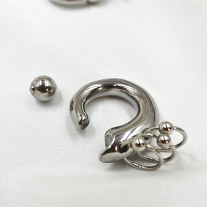Anneau de piercing BCR en acier poli avec bille captive et trois petits anneaux décoratifs