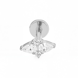 Macro-detail van G23 titanium labret piercing met waaiervormige zirkonia en platte basis