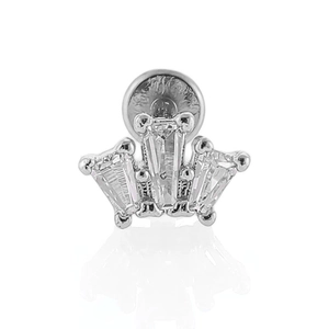 Détail du piercing couronne en acier inoxydable avec des zircons taille baguette