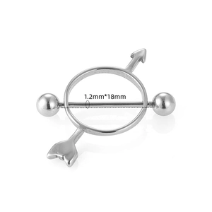 Vue détaillée du piercing de téton en acier inoxydable avec flèche et specs 1,2mm x 18mm