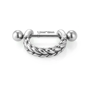 Détail du piercing de mamelon vintage avec texture tressée et dimensions 1,2mm x 18mm