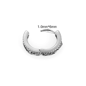 Detailansicht gotischer Silberohrring mit 1,0mm Drahtstärke und 6mm Innendurchmesser Maßen