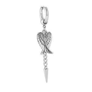 Detail von Engelsflügel-Ohrring mit Metallkegel und poliertem Vintage-Finish