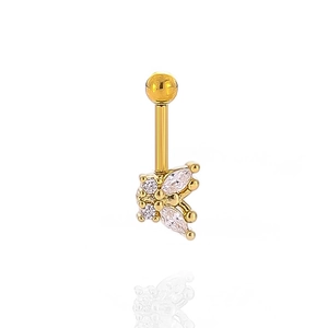 Vista detallada de piercing mariposa dorado con circonitas y barra de acero de 1,2mm