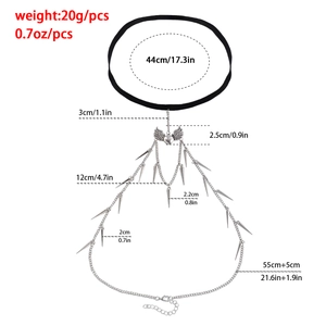 Detailed sizing chart for punk style thigh chain with winged heart and spikes