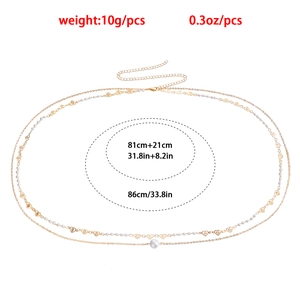 Chaîne de taille dorée à deux couches avec maillons cœur et détails de perles
