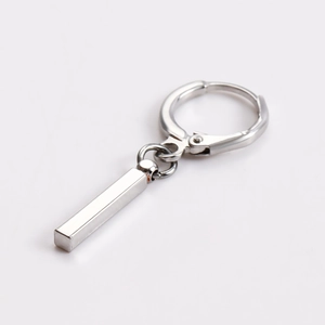 Boucle d'oreille géométrique en argent poli avec anneau huggie et pendentif rectangle