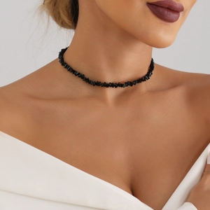 Handgemaakte zwarte kralen choker ketting met gepolijste onregelmatige stenen voor dames