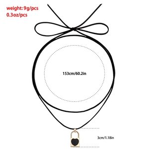 Collar gargantilla ajustable de terciopelo negro con colgante de candado de corazón y medidas