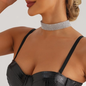 Funkelnde mehrlagige silberne Strass-Choker-Halskette für Damen für Abendpartys Mode