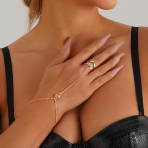 Bracelet bague bohème doré avec design flèche géométrique creuse et strass brillants