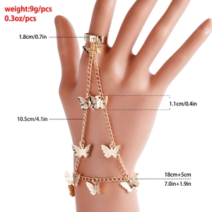 Vue détaillée d'un bracelet bague papillon doré avec dimensions et mesures de poids