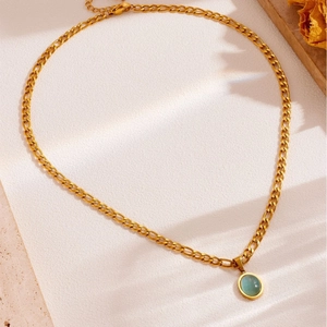 Collier en acier inoxydable plaqué or 18 carats avec pendentif pierre vert menthe ovale