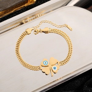 Gouden klaverarmband met boze oog bedeltjes aan een dubbelrijige roestvrijstalen ketting