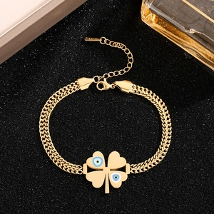 Pulsera de acero dorada de doble capa con trébol de cuatro hojas y ojo de la suerte