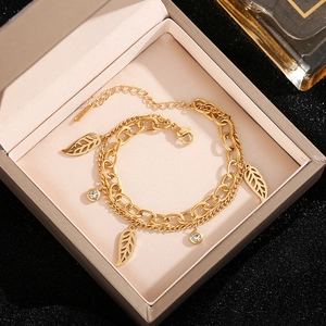 Bracciale a doppio strato in acciaio al titanio dorato con foglie e cristalli in scatola