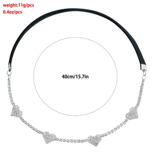 Sexy zwarte elastische beenketting met zilveren hartjes van kristal voor het strand