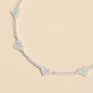 Zilveren elastische beenketting met fonkelende hartkristallen voor een sexy strandstijl