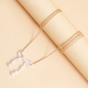 Chaîne de taille dorée multicouche élégante avec pendentif nœud en perles nacrées