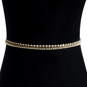 Chaîne de taille dorée multicouche avec paillettes métalliques polies et perles rondes