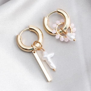 Asymmetric gold earrings with woven beads, geometric charm and baroque pearl drops