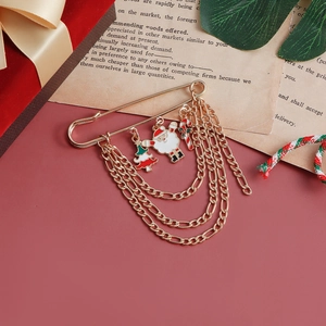 Detailansicht einer Weihnachts-Charm-Brosche mit Emaille-Weihnachtsmann und Anhängern