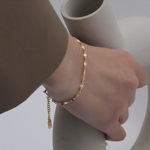 Minimalist golden lip chain bracelet for women with adjustable length and elegant finish