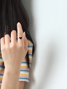 Bague réglable style français avec cœur rouge et bordure dorée pour femmes
