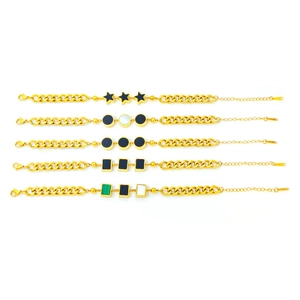 Minimalistische goldene Edelstahl-Armbänder mit Stern- und Muschelanhängern