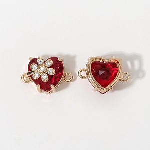 Colgantes de corazón en aleación dorada con gema roja y flores de cristal para collares