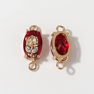 Vergulde hanger met rood kristal, roosmotief en dubbele lussen voor DIY-sieraden maken