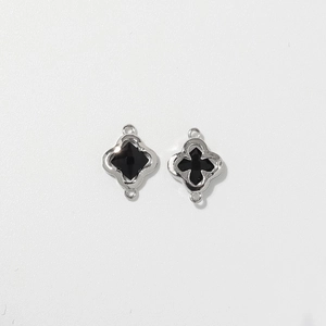 Zilveren klavertje vier bedels met zwarte inleg voor het zelf maken van diverse sieraden
