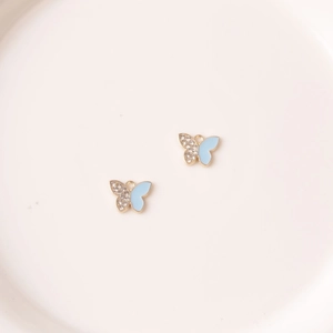 Elegante ciondolo a farfalla dorato con smalto blu e micro-intarsio in zircone cubico