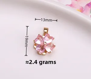 Pendente quadrifoglio rosa rotante con zirconia e placcatura in oro, 13mm per 19mm