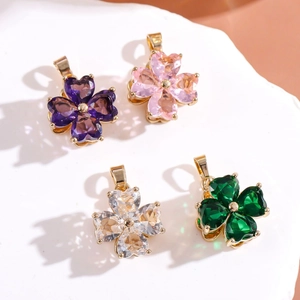 Ciondolo Quadrifoglio Rotante in Rame Con Zirconia a Forma di Cuore Fiore Fai da Te Gioielli Placcato Oro per Donna
