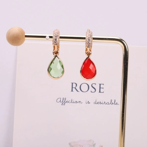 Élégantes boucles d'oreilles en cristal goutte d'eau plaqué or en vert et rouge