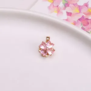 Ciondolo a quadrifoglio rotante con cristalli a cuore rosa e placcatura in oro, 13x19mm