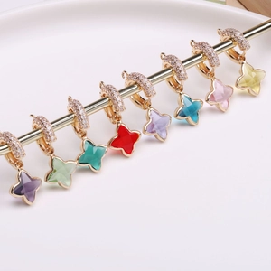 Pendentifs trèfle colorés avec verre cristal et crochets d'oreilles dorés en zircone
