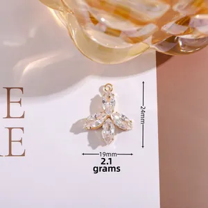 Ciondolo quadrifoglio con zirconi marquise e cornice dorata per gioielli fai-da-te