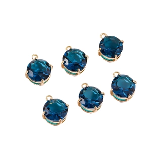 Set van 6 blauwe gefacetteerde kristallen bedels met gouden zetting voor DIY sieraden
