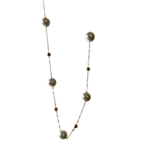 Elegant summer pearl necklace featuring white pearls and golden beads on a thin chain