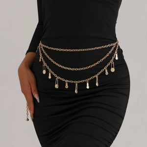 Chaîne de taille dorée multicouche avec pendentif tête de lion et trombone sur robe