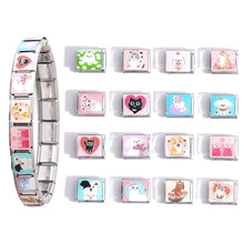 Vue détaillée d'un bracelet italien en acier inoxydable avec divers motifs de chats et de chiens