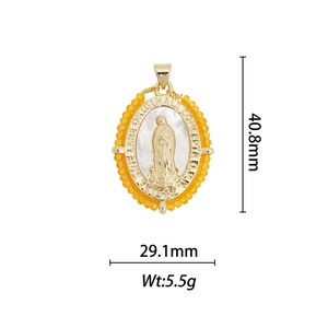 Macro shot of 18k gold plated Virgin Mary pendant with dimensions 40.8mm and 5.5g weight