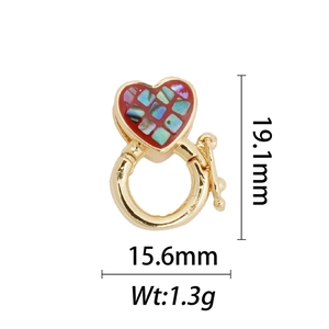 Détail d'un fermoir coeur doré de 19,1 mm avec mosaïque colorée pour bijoux DIY