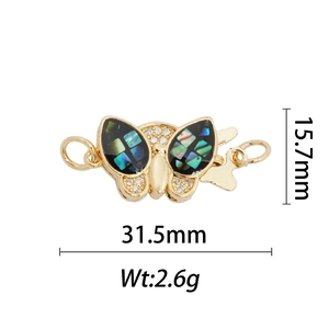 Détail du pendentif papillon doré 18k avec incrustation en nacre et dimensions